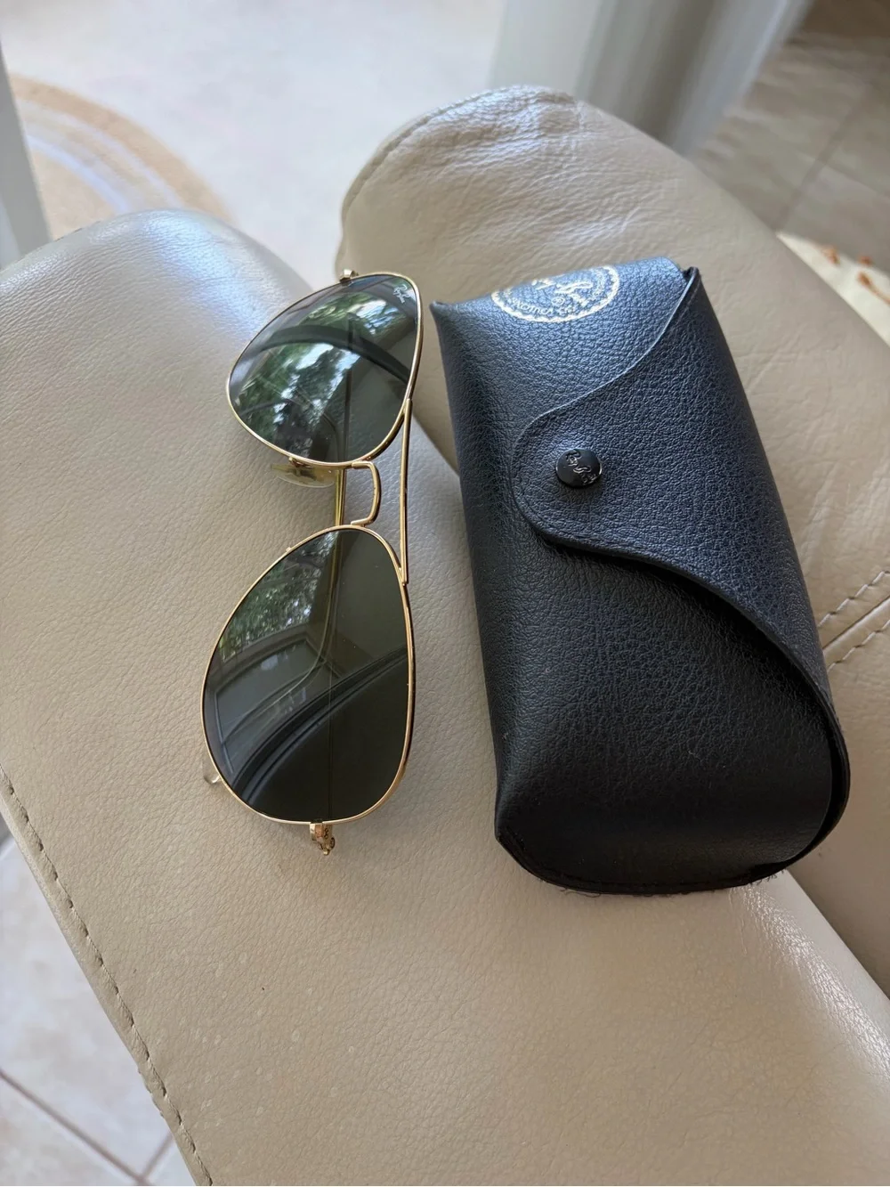 Rayban Aviator Classic Sunglasses gold frame with green tinted lenses